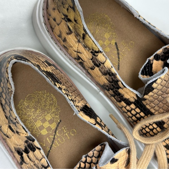 Vince Camuto Raiza Flatform Sneaker Snakeskin Print Women's 7.5 - Picture 8 of 10